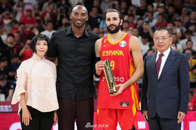 当之无愧！科比为卢比奥点赞:持续进步吧！MVP